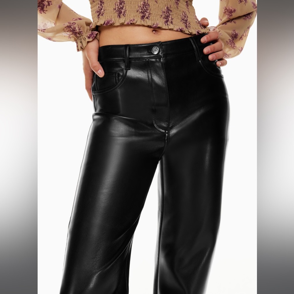 Black Aritzia Cropped Melina Pant (Size 2)